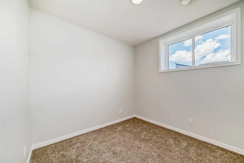 153 Edith Way NW