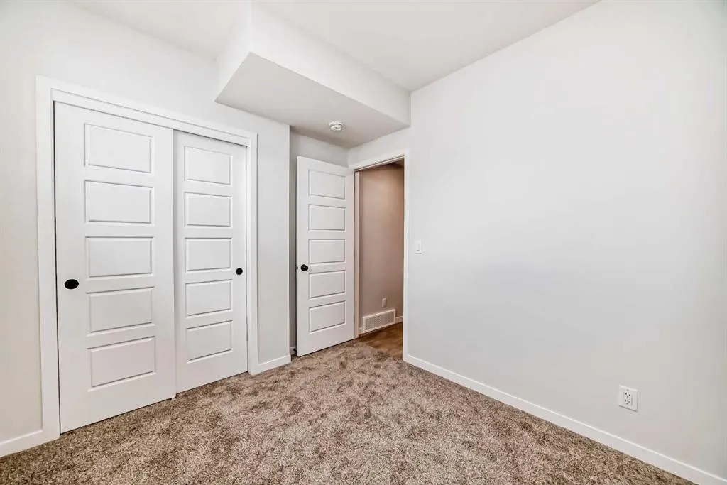 153 Edith Way NW