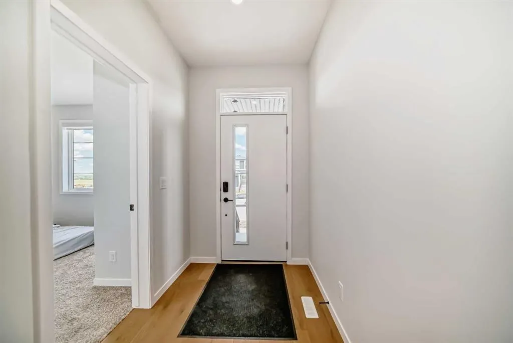 153 Edith Way NW