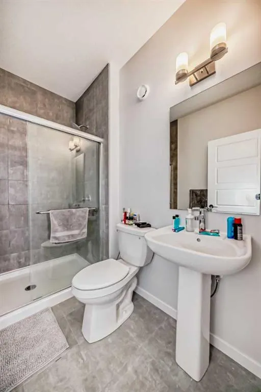 153 Edith Way NW