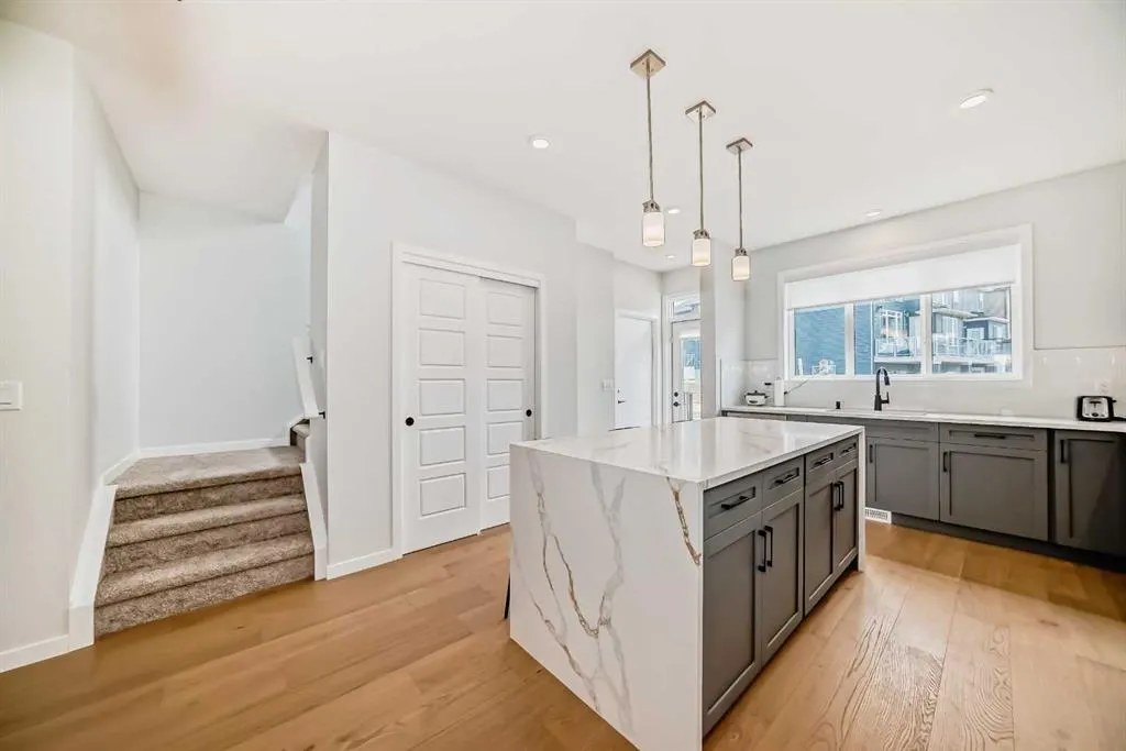 153 Edith Way NW