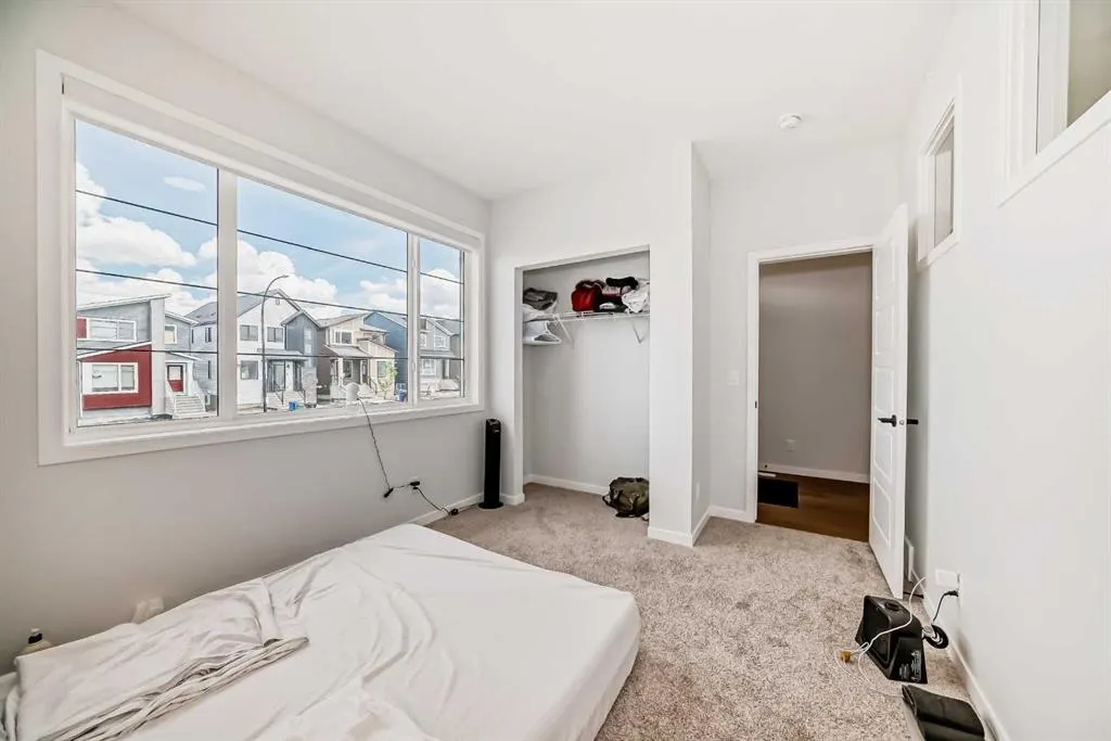 153 Edith Way NW
