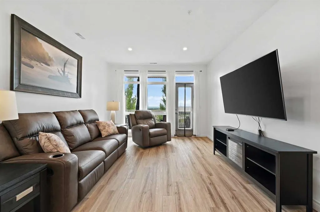 108 Rockyledge View NW, #13