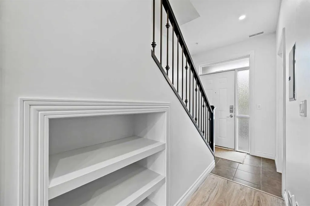 108 Rockyledge View NW, #13