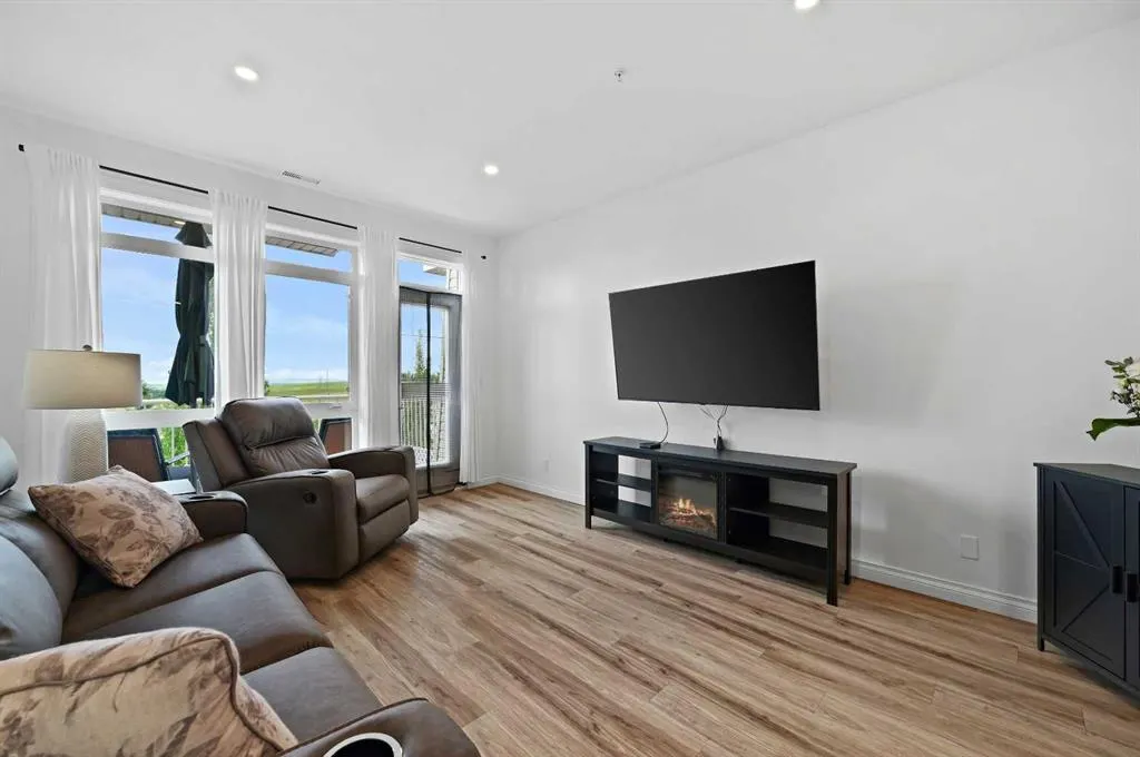 108 Rockyledge View NW, #13