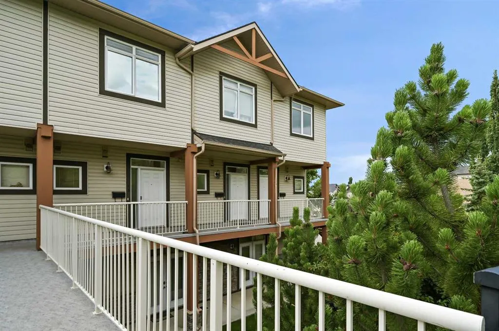 108 Rockyledge View NW, #13