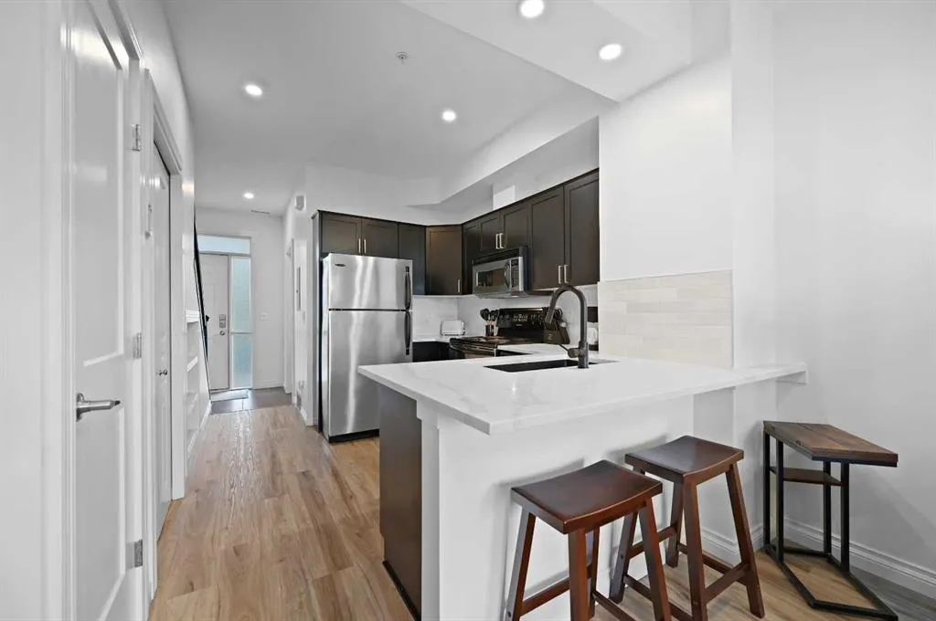 108 Rockyledge View NW, #13