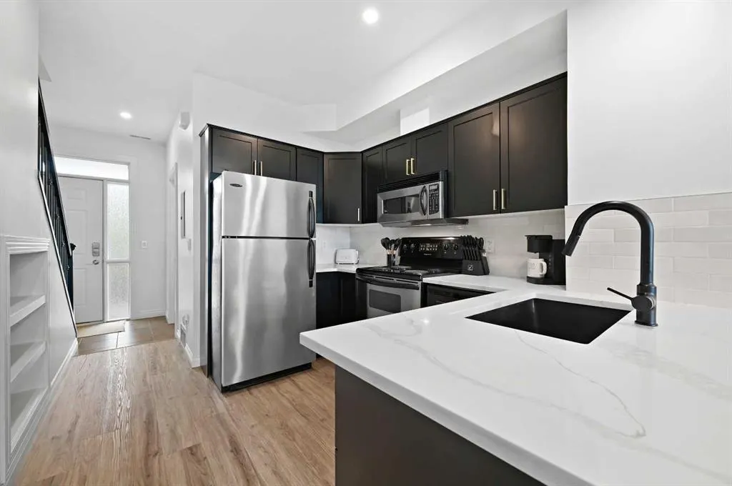 108 Rockyledge View NW, #13