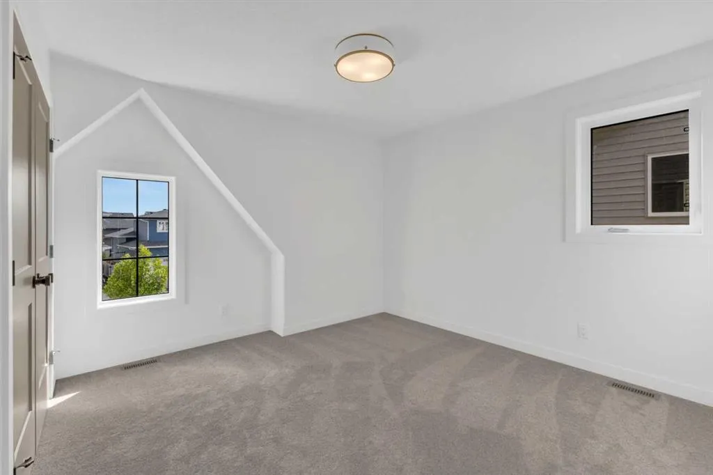 20 Eaton Crescent