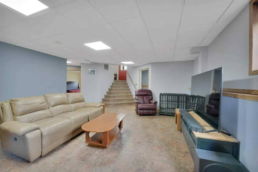 52 Parkside Crescent