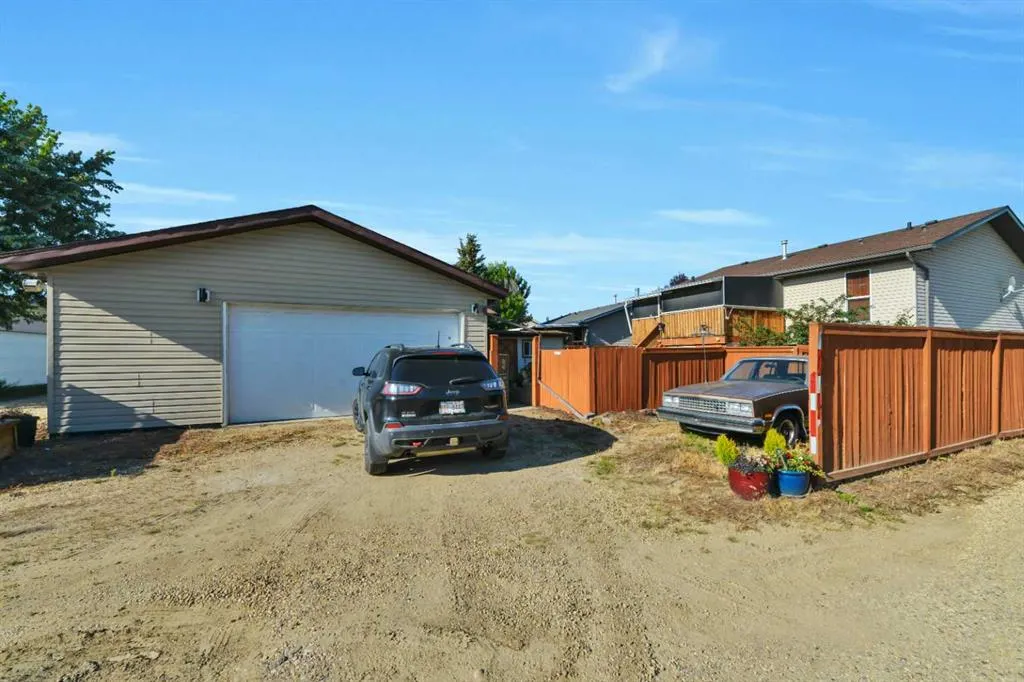 52 Parkside Crescent