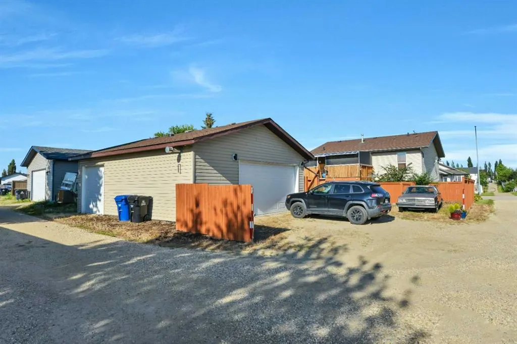 52 Parkside Crescent