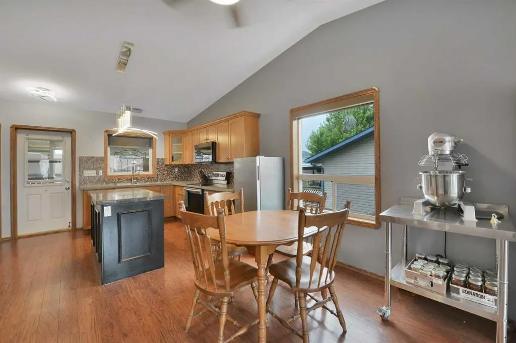 52 Parkside Crescent