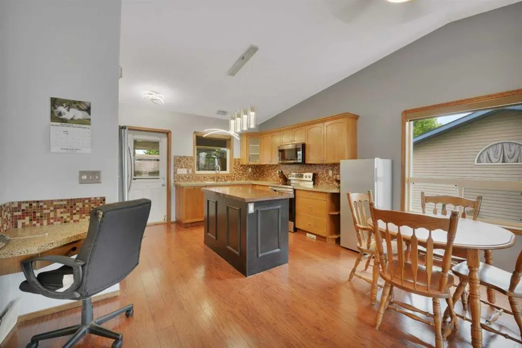 52 Parkside Crescent