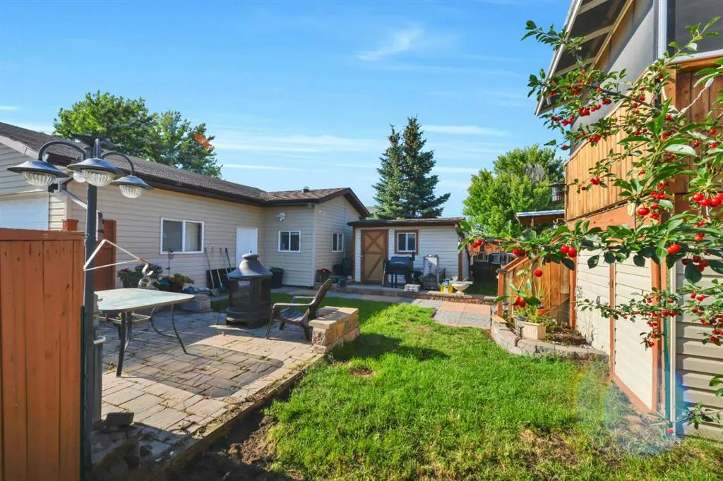 52 Parkside Crescent