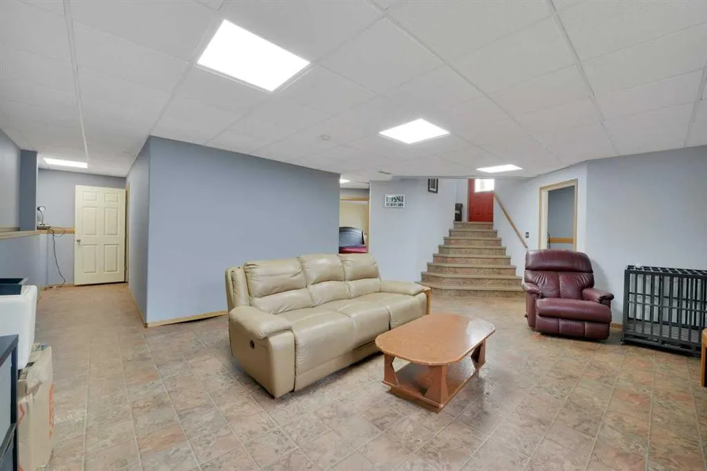 52 Parkside Crescent