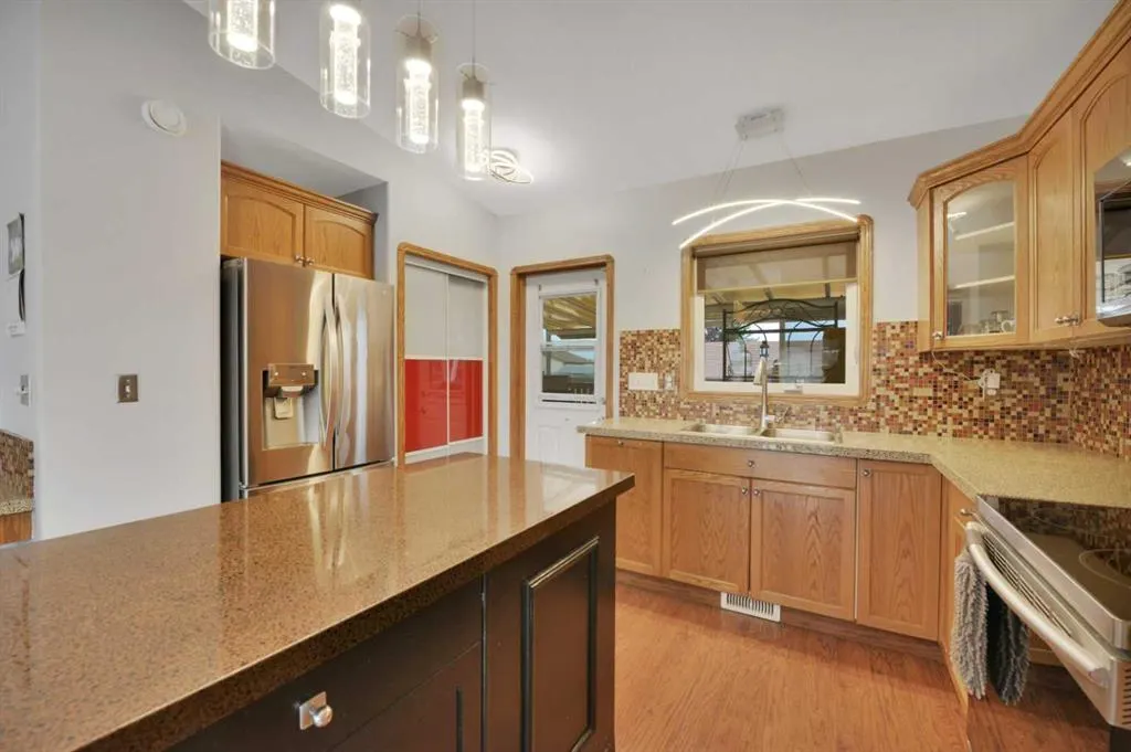 52 Parkside Crescent