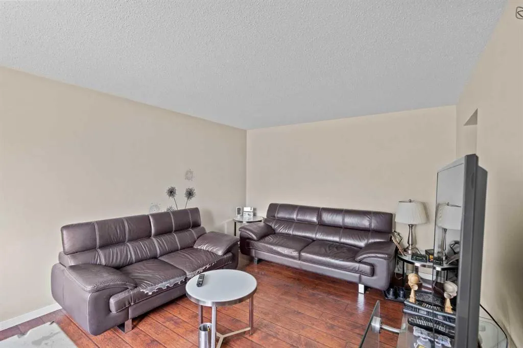 928 Pensdale Crescent SE