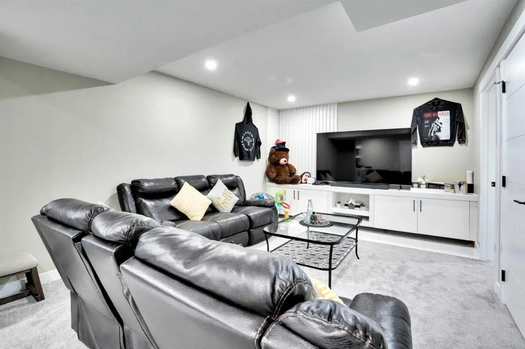 140 Saddlehorn Crescent NE