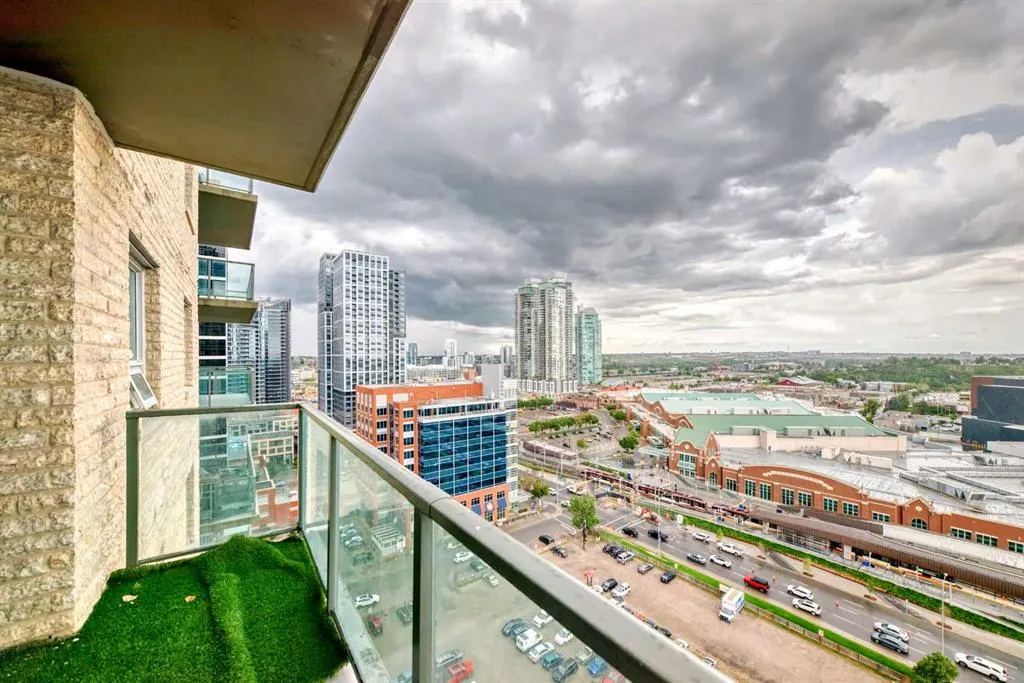 210 15 Avenue SE, #1606