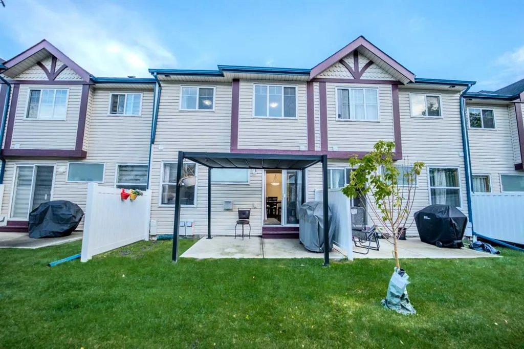 310 COUNTRY VILLAGE Cape NE