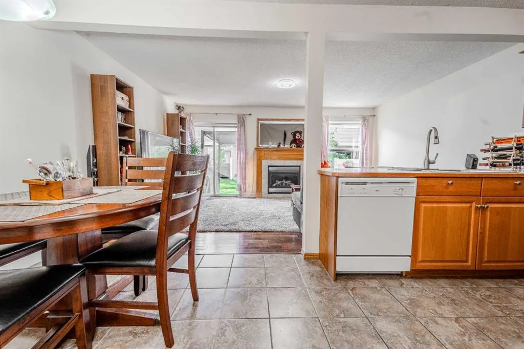 310 COUNTRY VILLAGE Cape NE