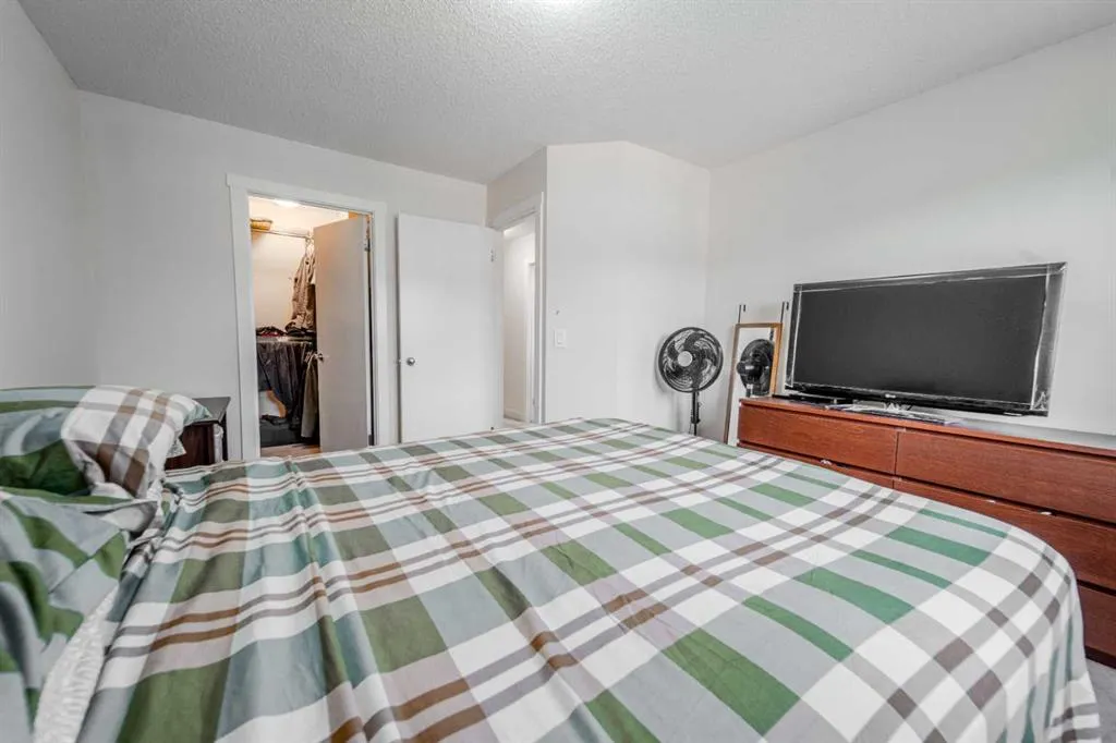 310 COUNTRY VILLAGE Cape NE