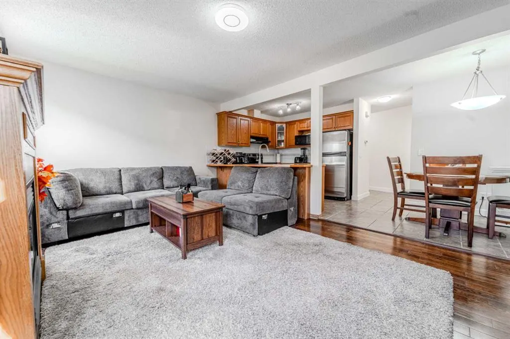 310 COUNTRY VILLAGE Cape NE