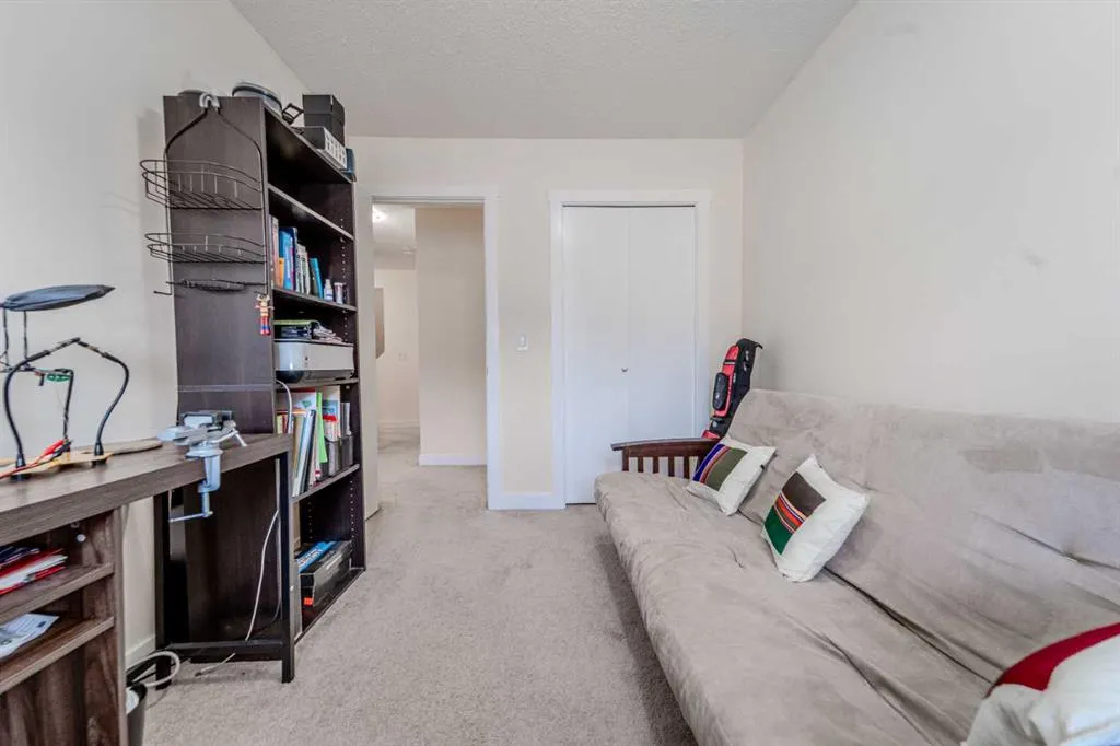310 COUNTRY VILLAGE Cape NE