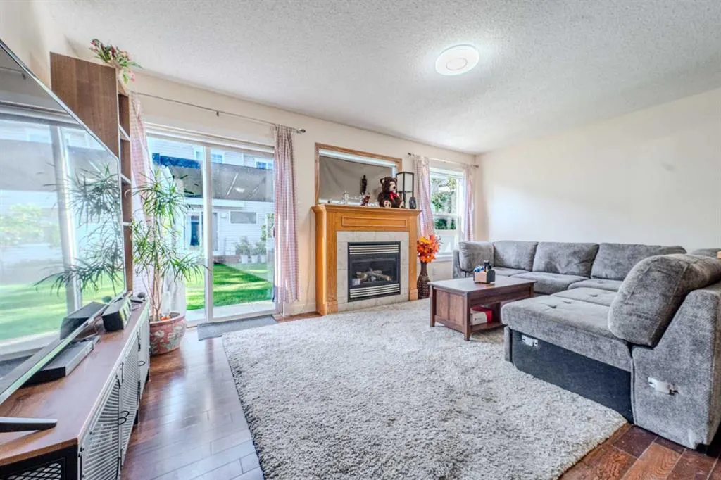 310 COUNTRY VILLAGE Cape NE