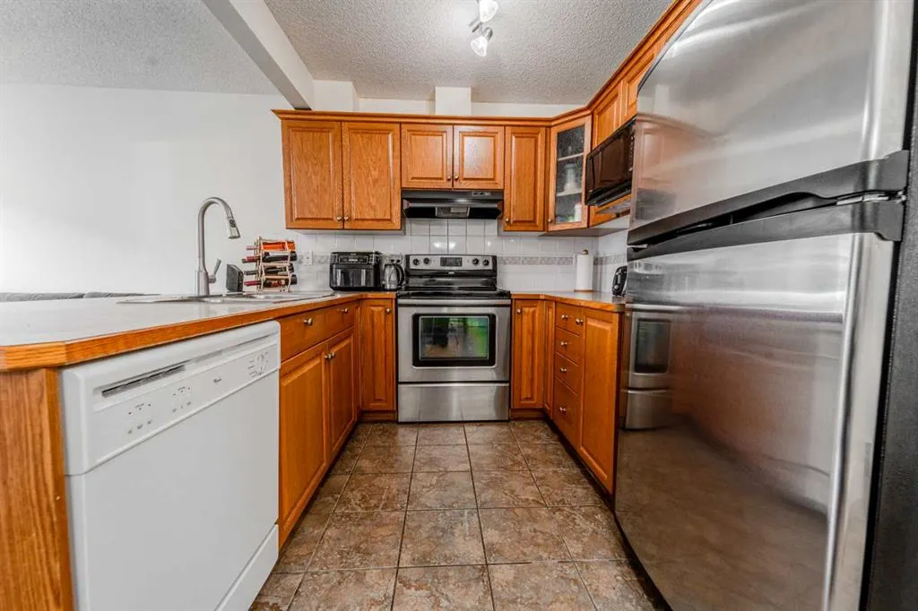 310 COUNTRY VILLAGE Cape NE