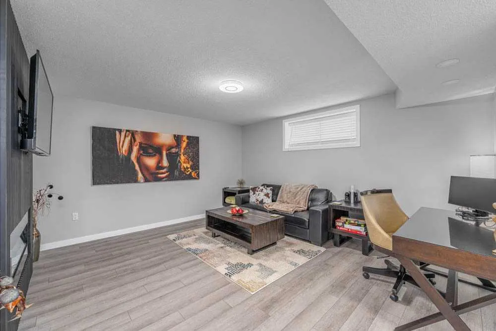 105 Lawthorn Greenway SE