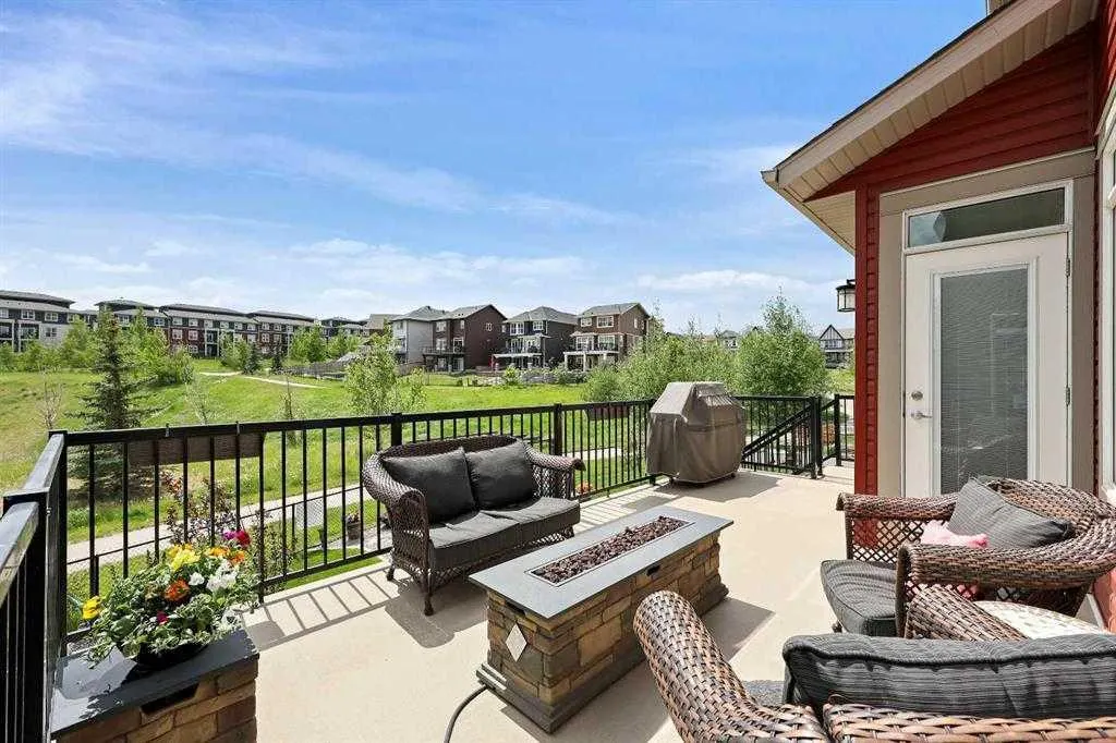72 Nolanlake View NW