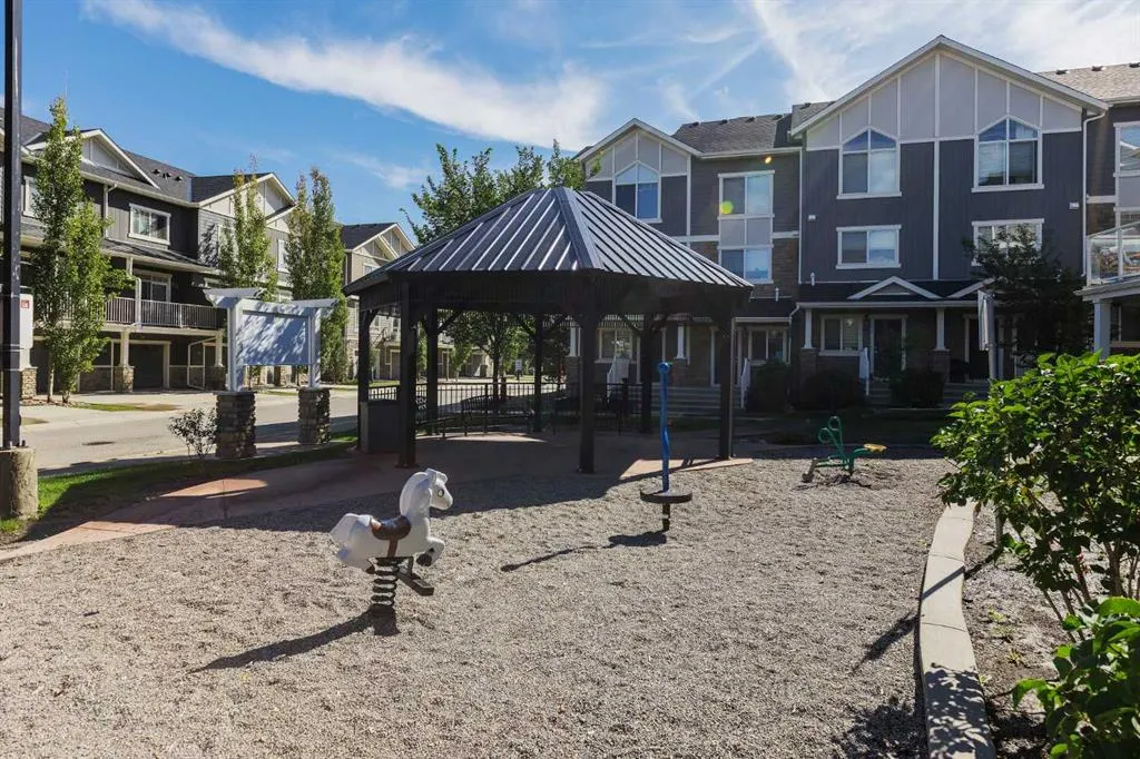 564 Evanston Manor NW