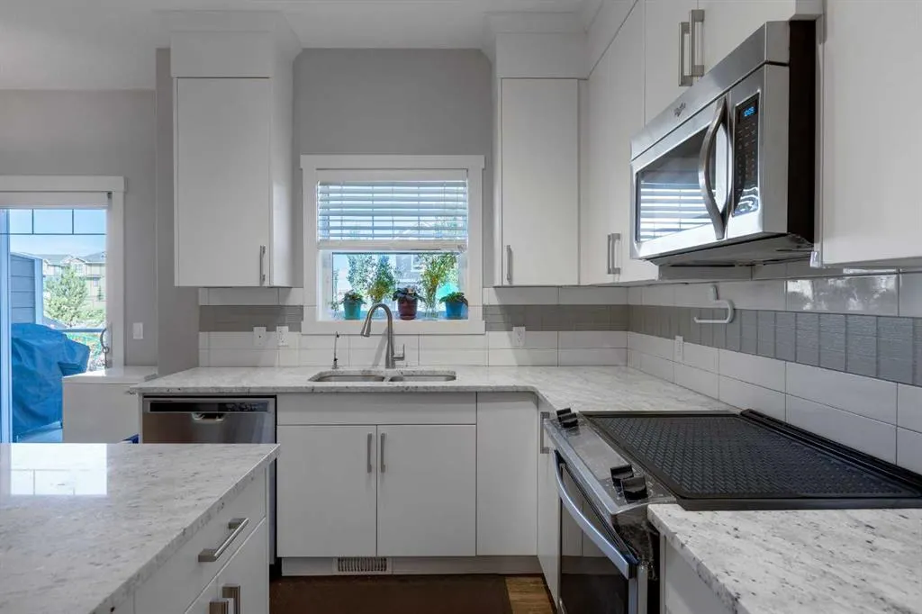 564 Evanston Manor NW