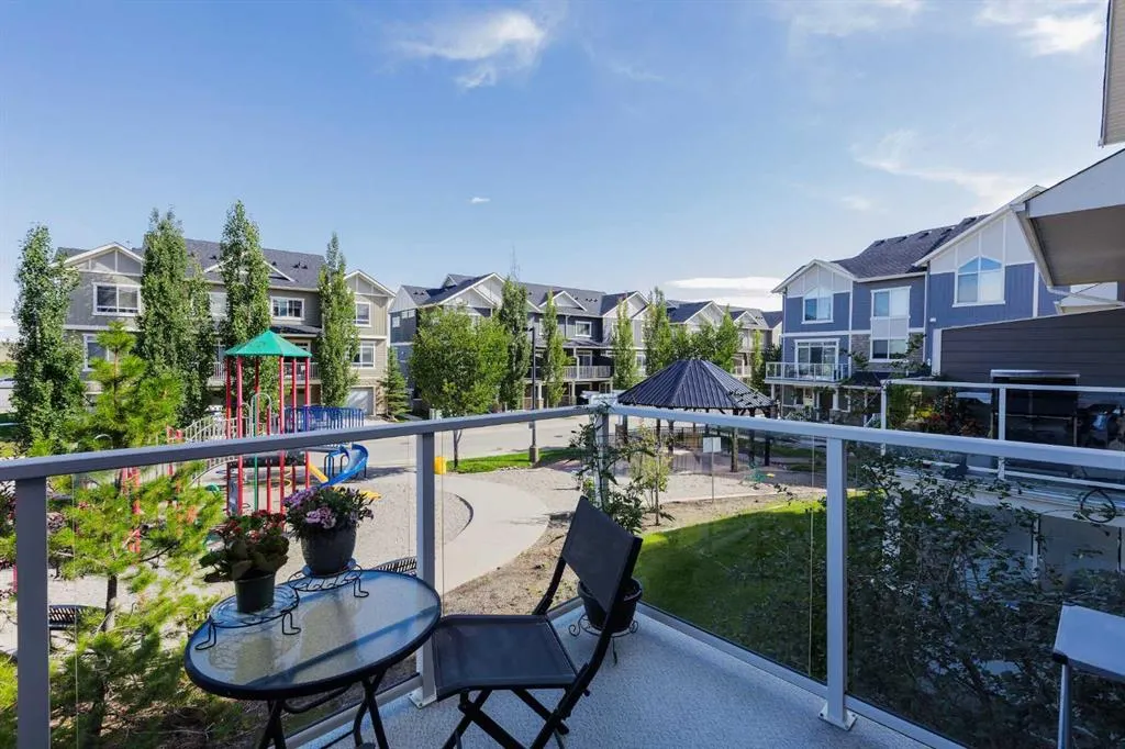 564 Evanston Manor NW