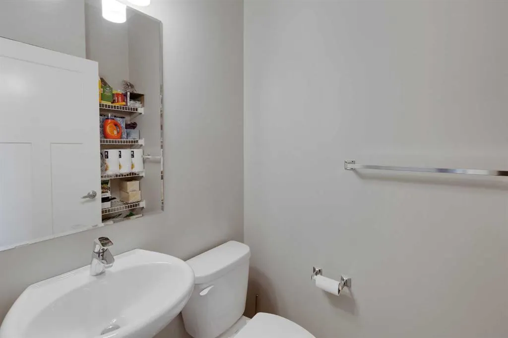 564 Evanston Manor NW