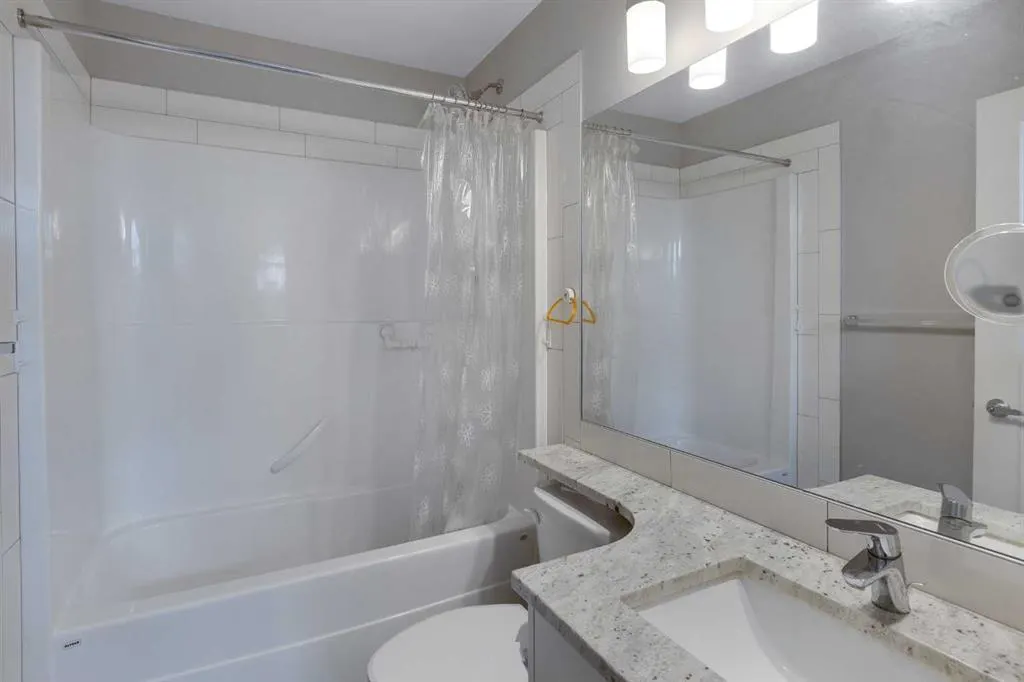 564 Evanston Manor NW
