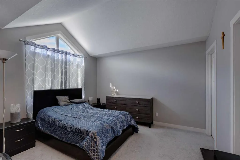 564 Evanston Manor NW