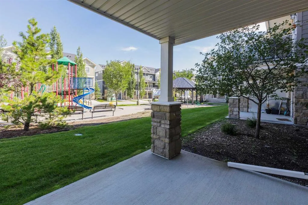 564 Evanston Manor NW