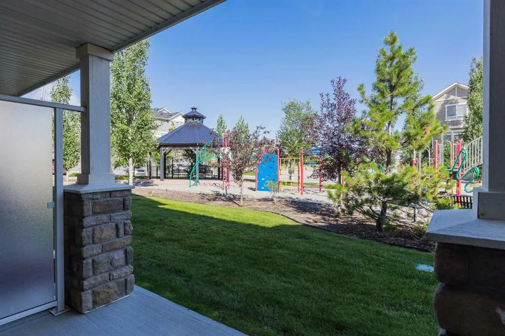 564 Evanston Manor NW