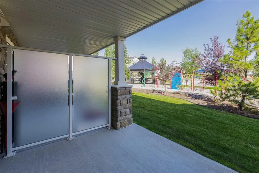 564 Evanston Manor NW