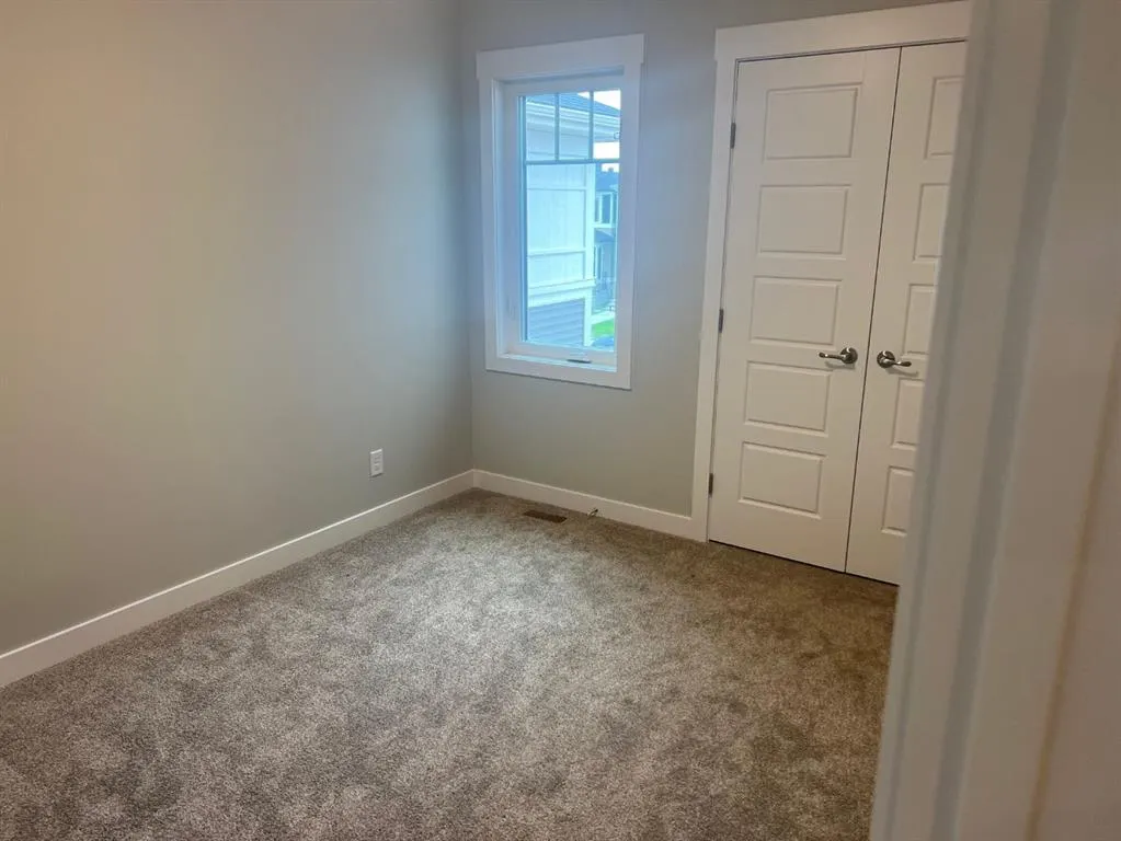 142 Corner Glen Way NE