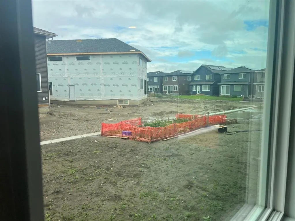 142 Corner Glen Way NE