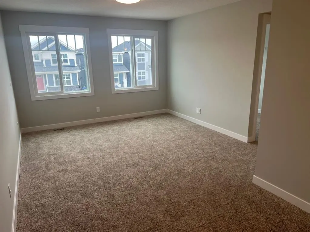 142 Corner Glen Way NE