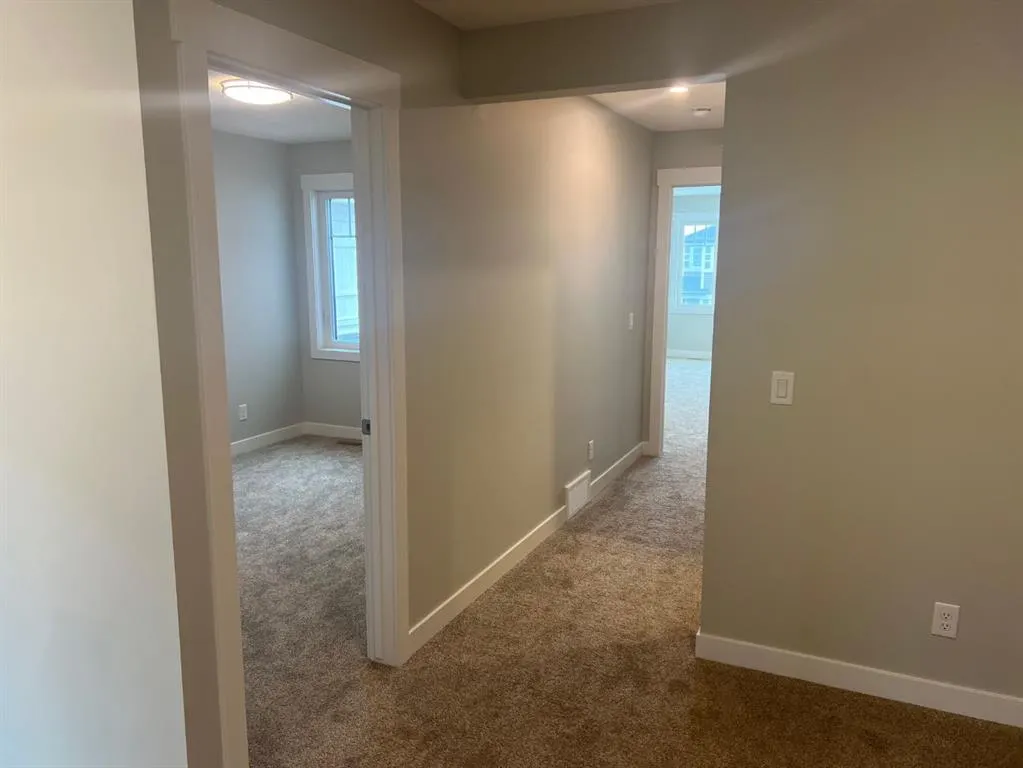 142 Corner Glen Way NE