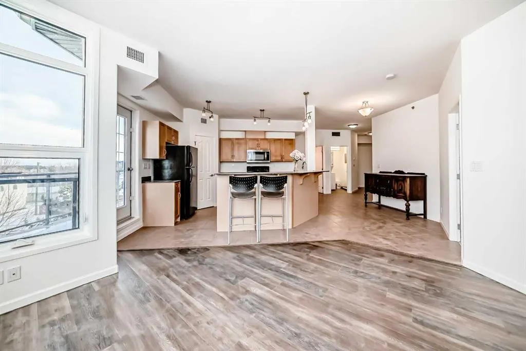 5040 53 Street, #302