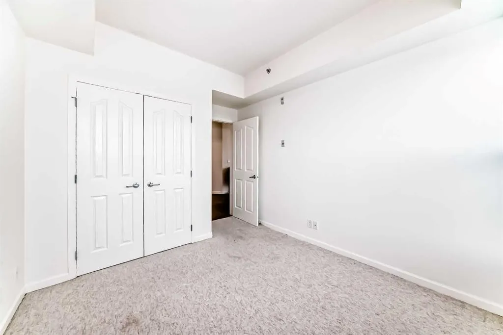 5040 53 Street, #302