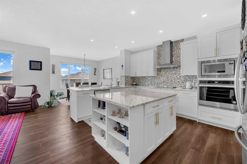 127 Ambleside Crescent NW