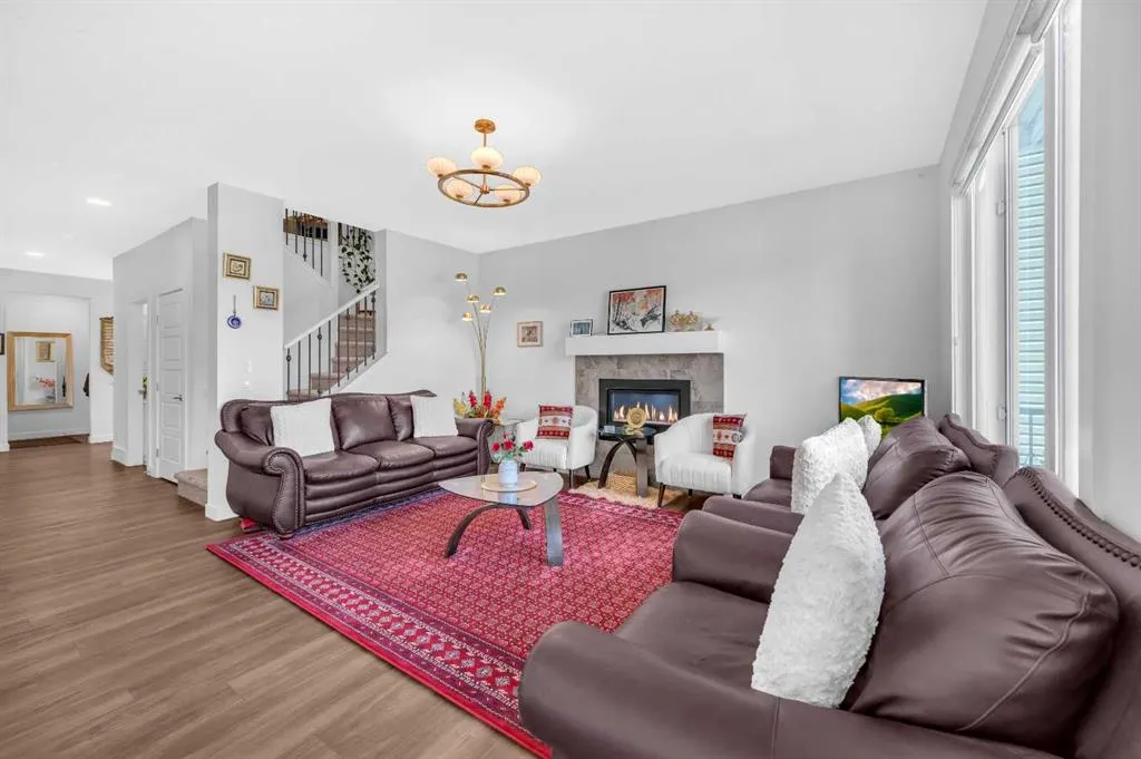 127 Ambleside Crescent NW